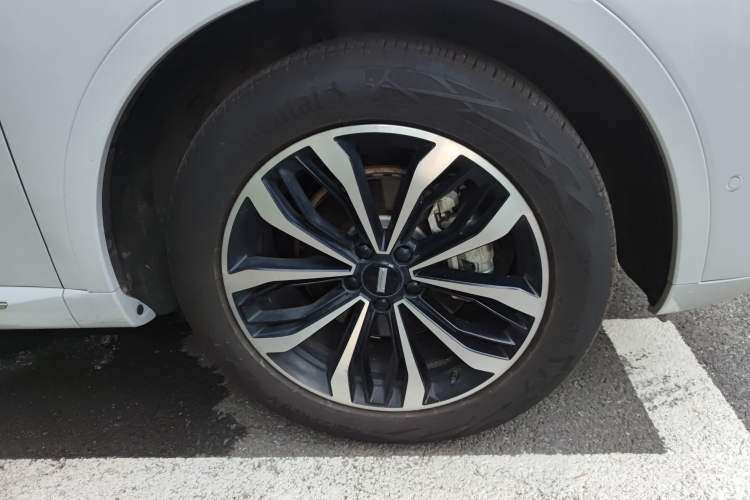 Used Wey Mocha 2021 2.0T Four-Wheel Drive Premium Edition Right Front Wheel Hub