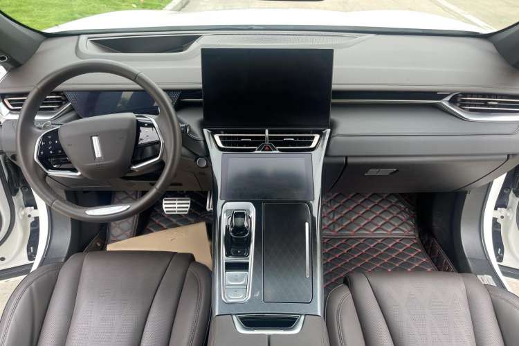Used Wey Mocha 2021 2.0T Two-Wheel-Drive Ultra-Strong Version Center Console