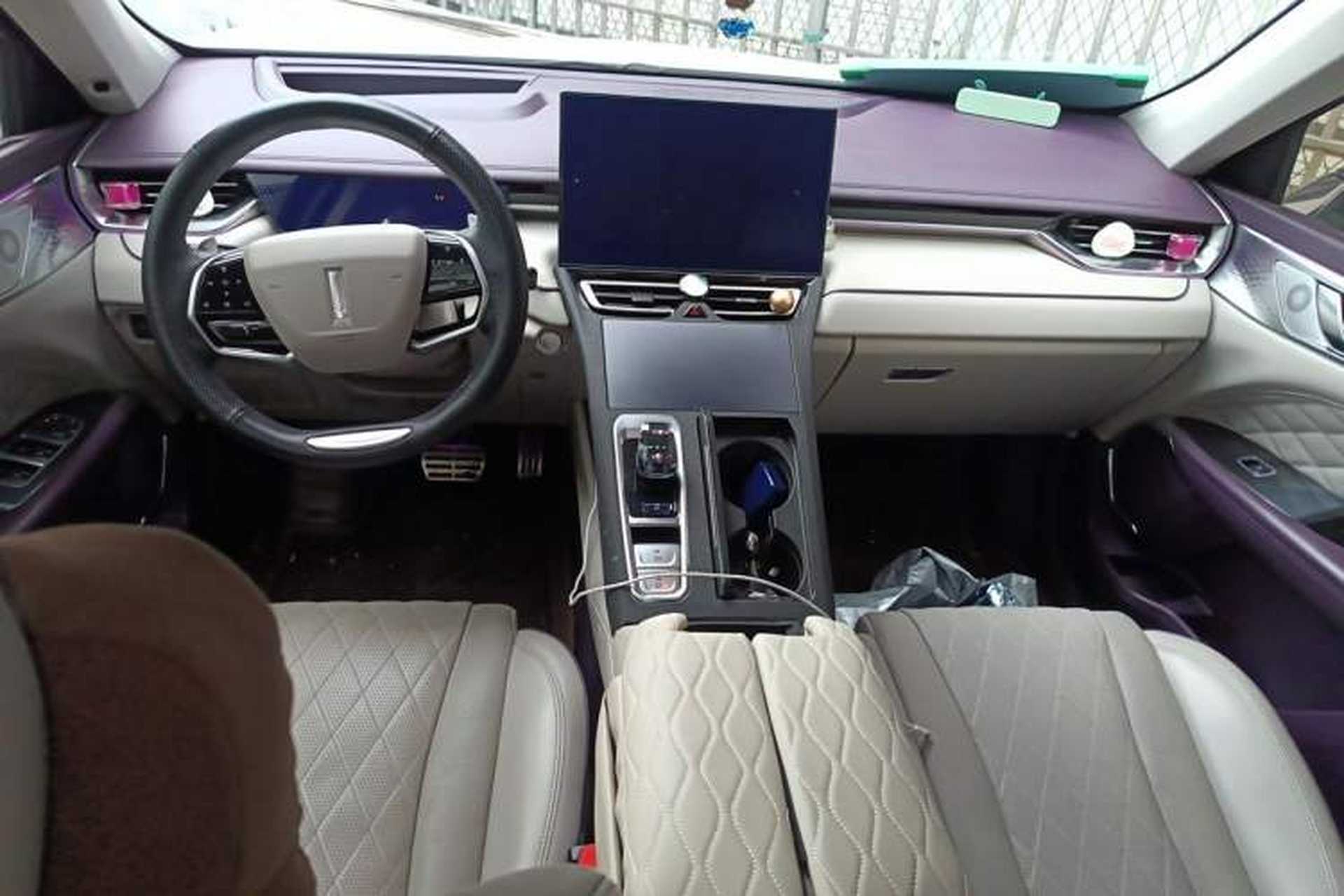 Used Wey Mocha 2021 2.0T Four-Wheel Drive Premium Edition Center Console