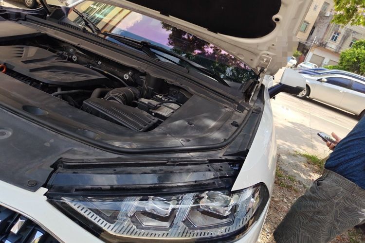 Used Wey Mocha 2021 2.0T Two-Wheel-Drive Premium Edition Engine Bay Left