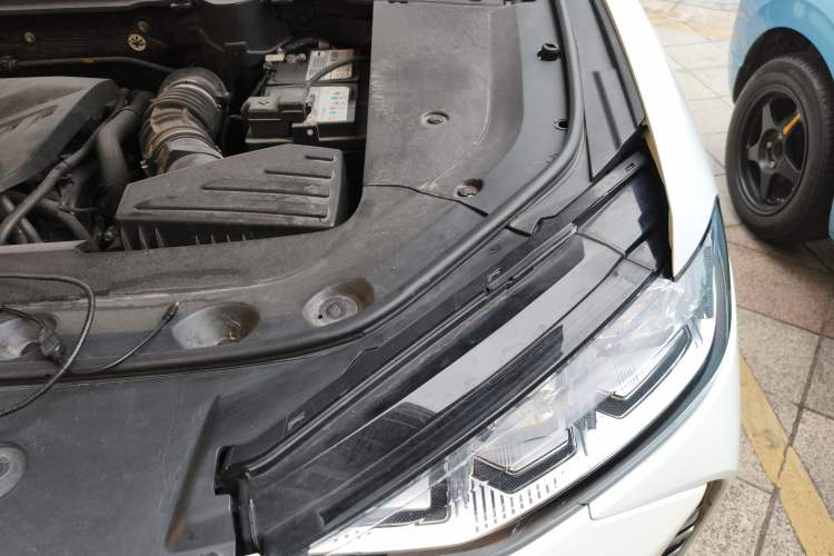 Used Wey Mocha 2021 2.0T Two-Wheel-Drive Ultra-Strong Version Engine Bay Left