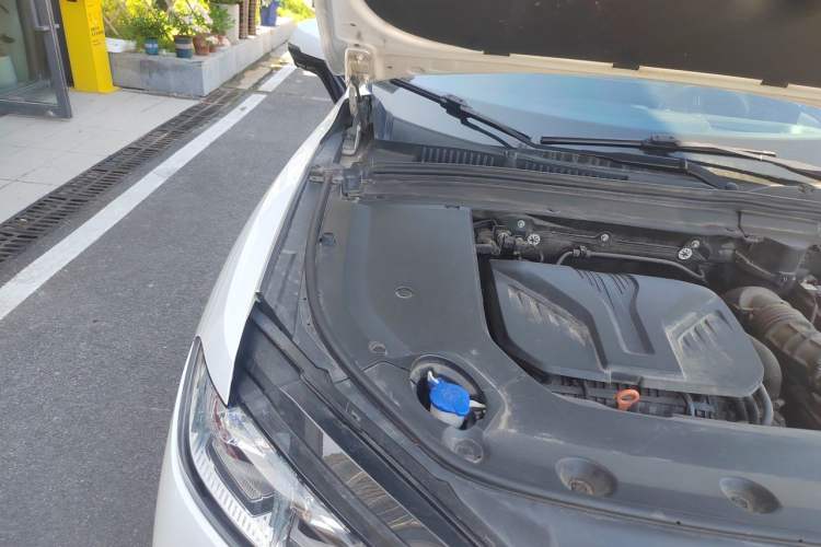 Used Wey Mocha 2021 2.0T Two-Wheel-Drive Premium Edition Engine Bay Right