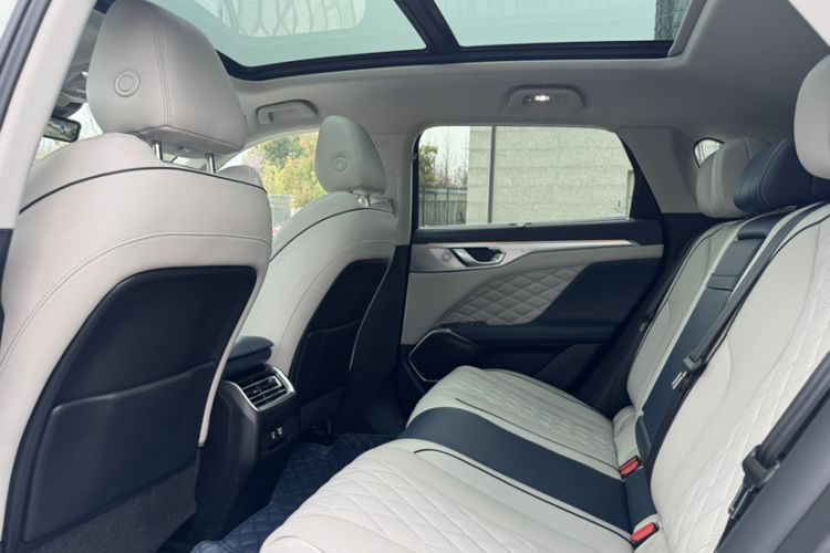 Used Wey Mocha 2021 2.0T Four-Wheel Drive Premium Edition Interior 3