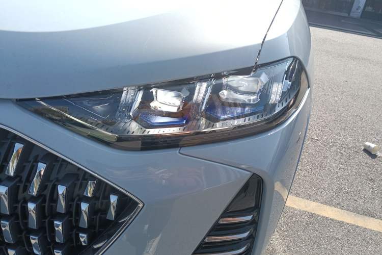 Used Wey Mocha 2021 2.0T Two-Wheel-Drive Premium Edition Left Front Headlight