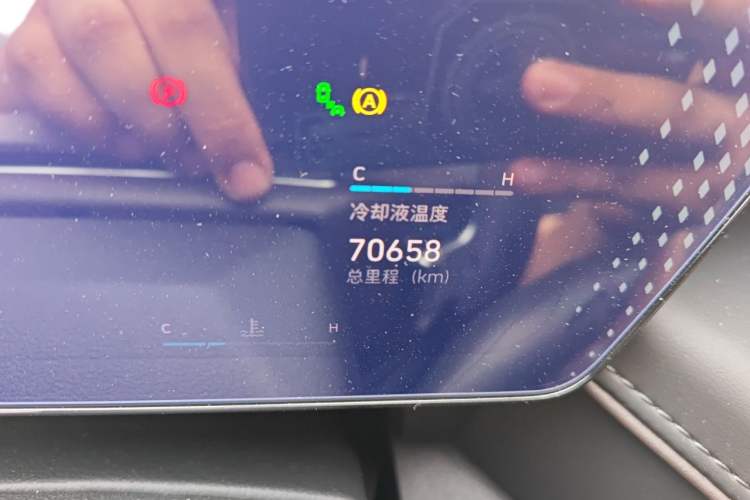 Used Wey Mocha 2021 2.0T Two-Wheel-Drive Premium Edition Odometer Close Up