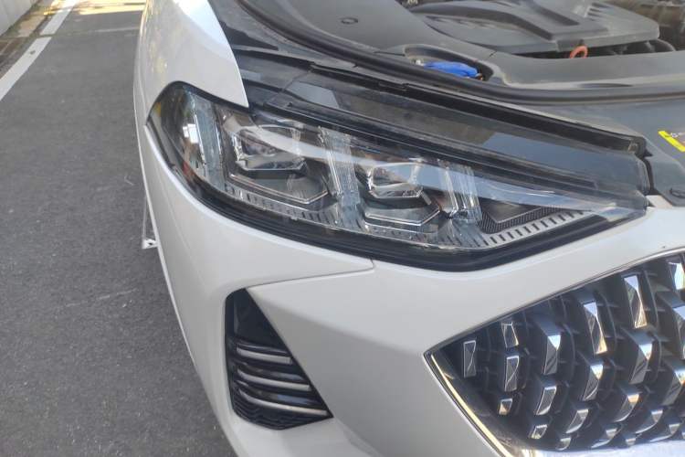 Used Wey Mocha 2021 2.0T Two-Wheel-Drive Premium Edition Right Front Headlight