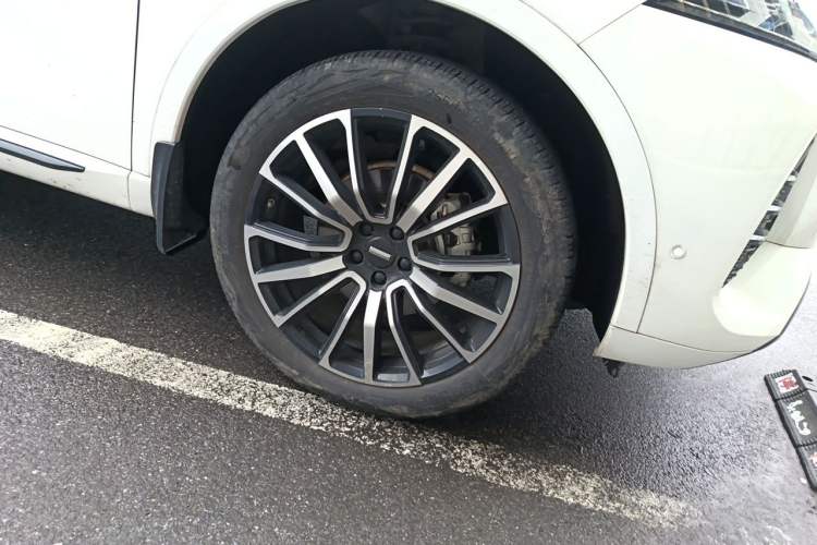 Used Wey Mocha 2021 2.0T Four-Wheel Drive Premium Edition Right Front Wheel Hub