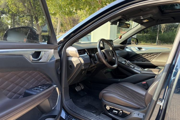 Used Wey Mocha New Energy 2022 1.5T Zero-Anxiety Performance Edition Interior 4