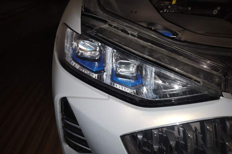 Used Wey Mocha New Energy 2022 1.5T Zero-Anxiety Performance Edition Right Front Headlight