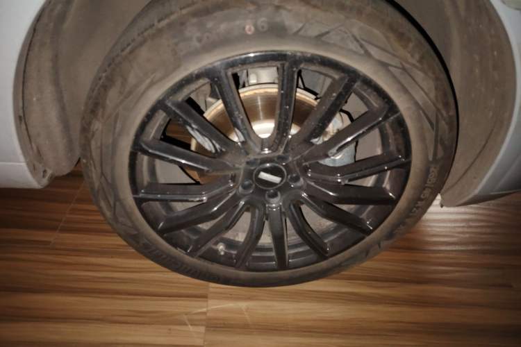 Used Wey Mocha New Energy 2022 1.5T Zero-Anxiety Performance Edition Right Front Wheel Hub