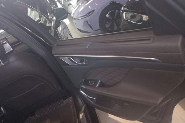 Used Wey Mocha New Energy 2022 1.5T Zero-Anxiety Smart Enjoyment Edition Interior 6