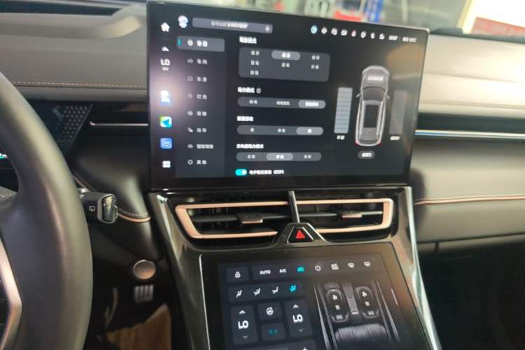 Used Wey Mocha New Energy 2022 1.5T Zero-Anxiety Performance Edition Audio And AC Panel
