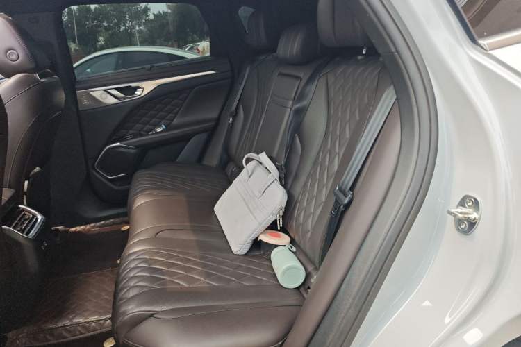Used Wey Mocha New Energy 2022 1.5T Zero-Anxiety Performance Edition Left Rear Seat
