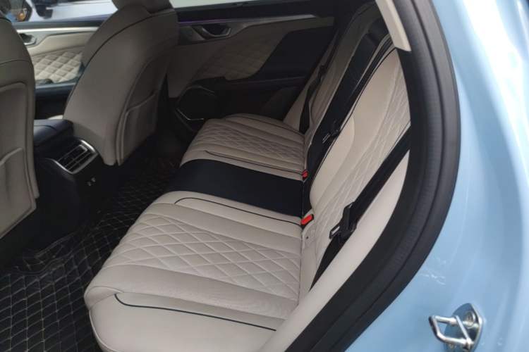 Used Wey Mocha New Energy 2022 1.5T Zero-Anxiety Performance Edition Left Rear Seat