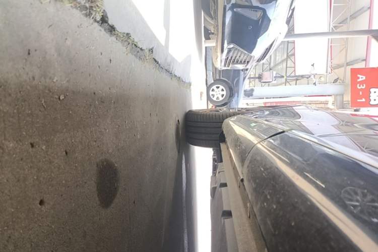 Used Wey Mocha New Energy 2022 1.5T Zero-Anxiety Performance Edition Left Side Sill