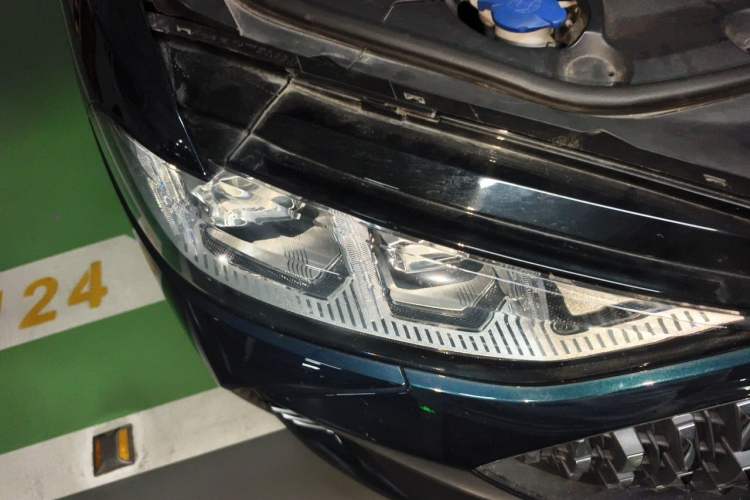 Used Wey Mocha New Energy 2022 1.5T Zero-Anxiety Smart Enjoyment Edition Right Front Headlight