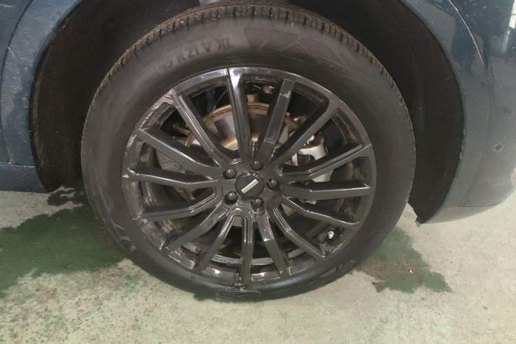 Used Wey Mocha New Energy 2022 1.5T Zero-Anxiety Performance Edition Right Front Wheel Hub