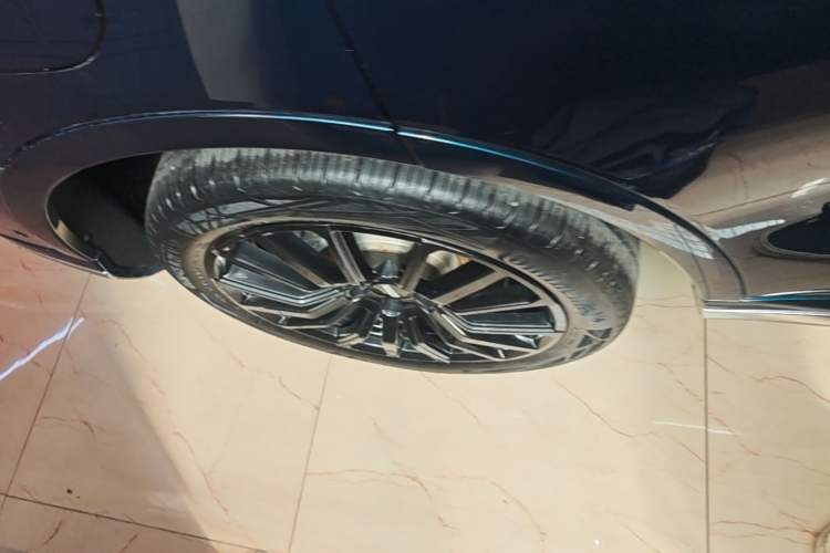 Used Wey Mocha New Energy 2022 1.5T Zero-Anxiety Performance Edition Right Rear Wheel Hub