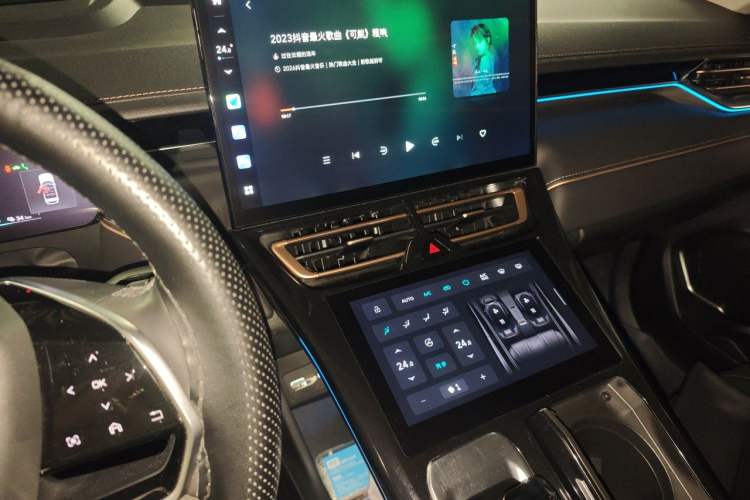 Used Wey Mocha New Energy 2022 1.5T Zero-Anxiety Performance Edition Audio And AC Panel
