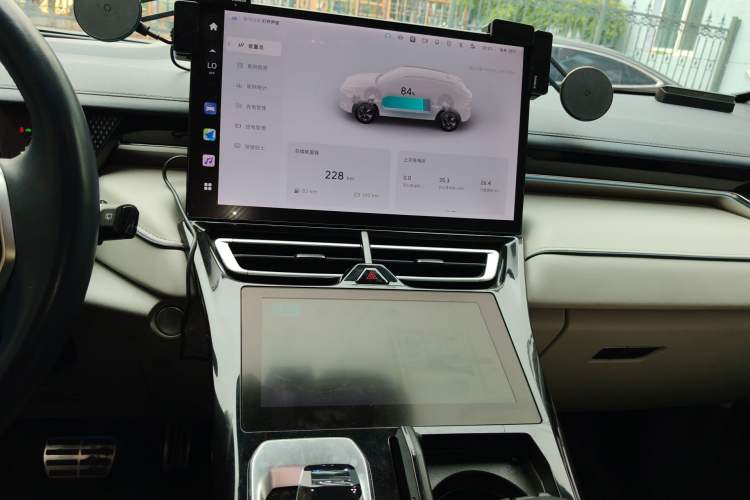 Used Wey Mocha New Energy 2022 1.5T Zero-Anxiety Performance Edition Audio And AC Panel