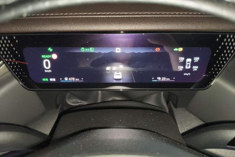 Used Wey Mocha New Energy 2023 Two-Wheel Drive Long-Range Version Instrument Cluster