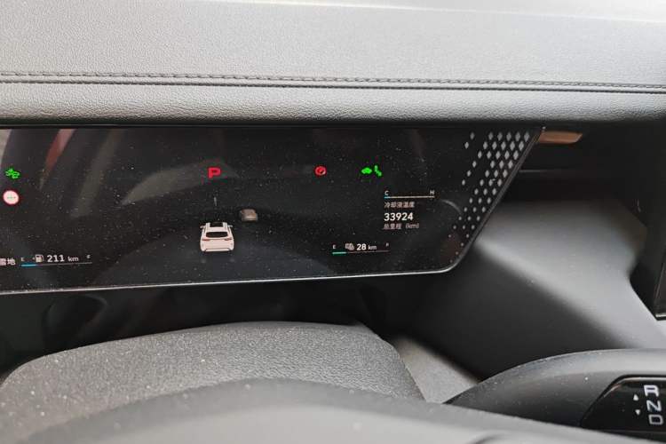 Used Wey Mocha New Energy 2023 Two-Wheel Drive Long-Range Version Odometer Close Up