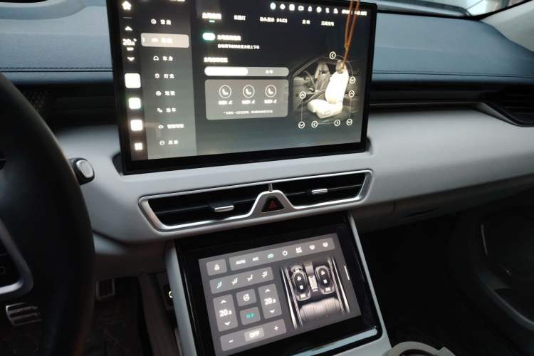 Used Wey Mocha New Energy 2023 Two-Wheel Drive Long-Range Version Audio And AC Panel