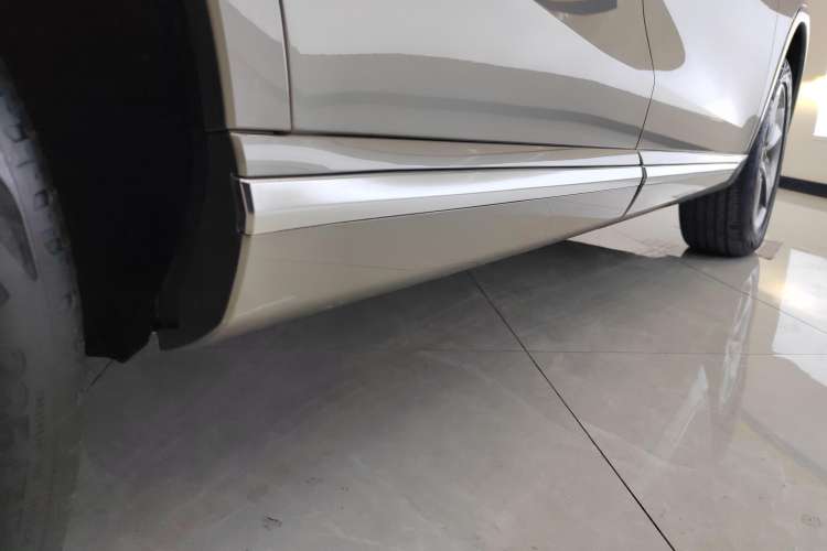 Used Wey Mocha New Energy 2023 Two-Wheel Drive Long-Range Version Right Side Sill