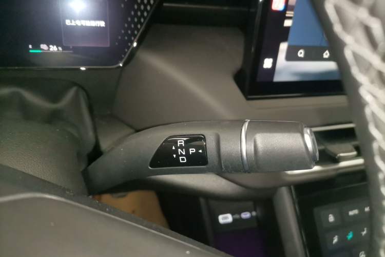Used Wey Mocha New Energy 2024 Hi4 Four-Wheel Drive Long-Range Version Gear Lever