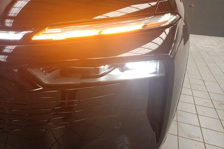 Used Wey Mocha New Energy 2024 Hi4 Four-Wheel Drive Long-Range Version Left Front Headlight