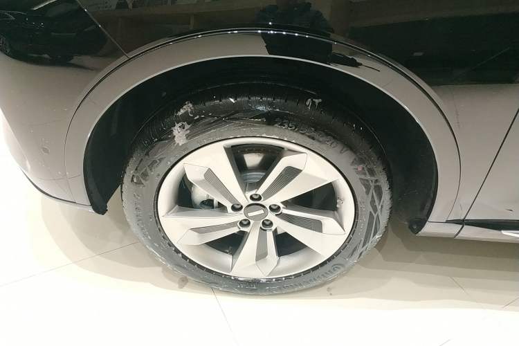 Used Wey Mocha New Energy 2024 Hi4 Four-Wheel Drive Long-Range Version Left Front Wheel Hub