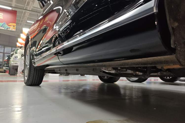 Used Wey Mocha New Energy 2024 Hi4 Four-Wheel Drive Long-Range Version Left Side Sill
