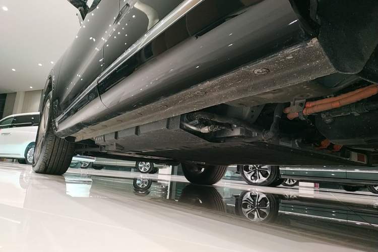 Used Wey Mocha New Energy 2024 Hi4 Four-Wheel Drive Long-Range Version Left Side Sill