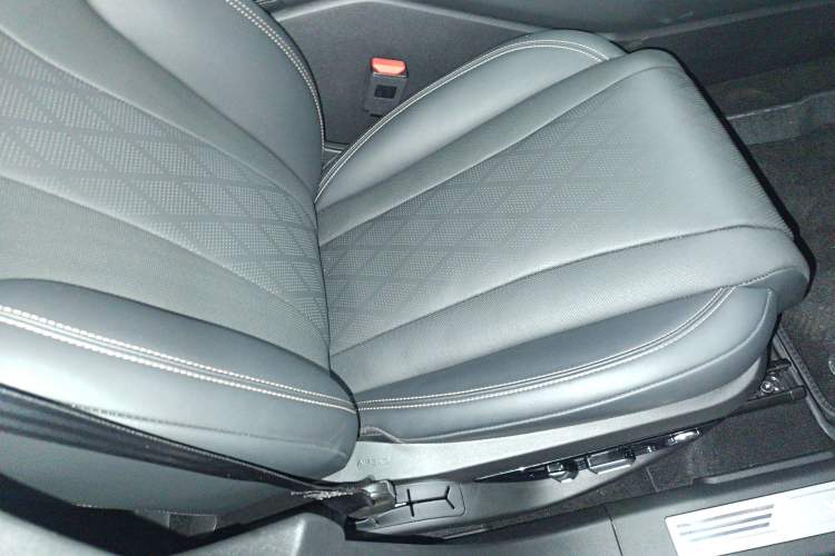Used Wey Mocha New Energy 2024 Hi4 Four-Wheel Drive Long-Range Version Right Front Seat