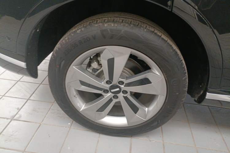 Used Wey Mocha New Energy 2024 Hi4 Four-Wheel Drive Long-Range Version Right Rear Wheel Hub