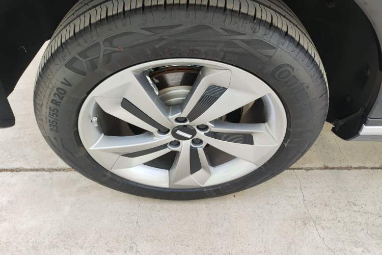 Used Wey Mocha New Energy 2024 Hi4 Four-Wheel Drive Long-Range Version Right Rear Wheel Hub