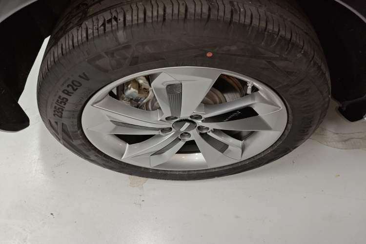 Used Wey Mocha New Energy 2024 Hi4 Four-Wheel Drive Long-Range Version Right Rear Wheel Hub