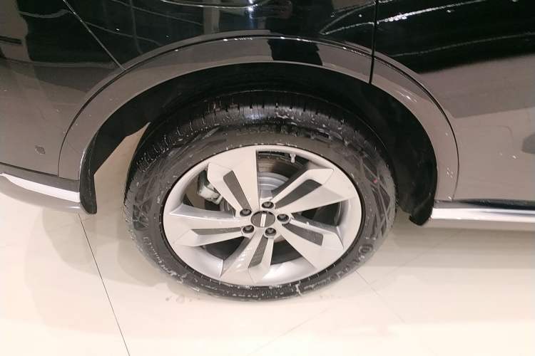 Used Wey Mocha New Energy 2024 Hi4 Four-Wheel Drive Long-Range Version Right Rear Wheel Hub