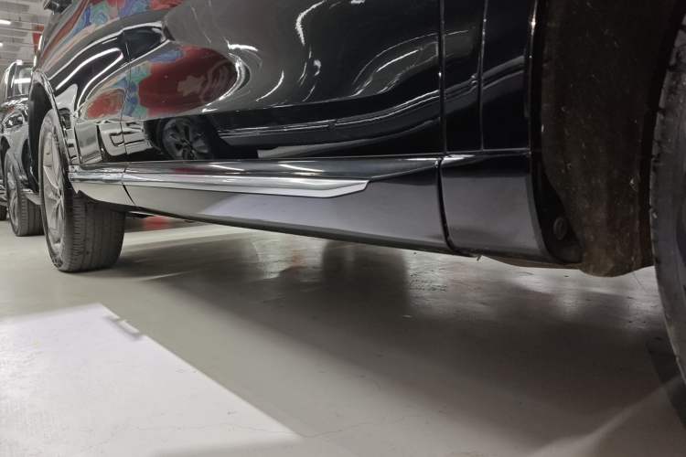 Used Wey Mocha New Energy 2024 Hi4 Four-Wheel Drive Long-Range Version Right Side Sill