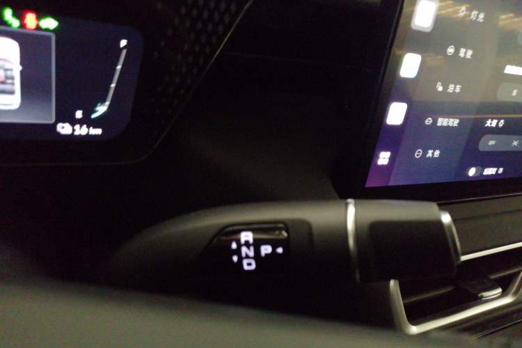 Used Wey Mocha New Energy 2024 Hi4 Four-Wheel Drive Long-Range Version Gear Lever