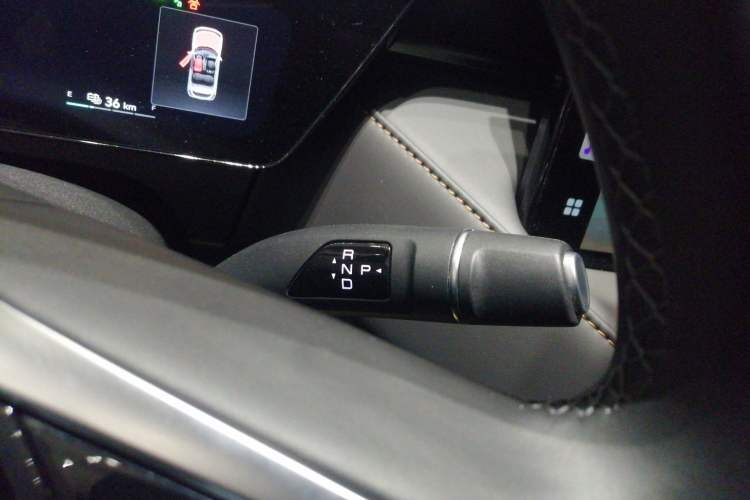Used Wey Mocha New Energy 2024 Hi4 Four-Wheel Drive Long-Range Version Gear Lever