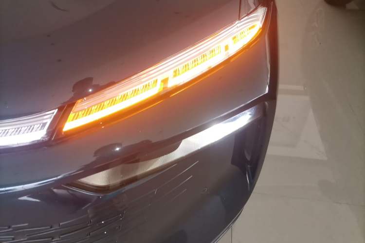 Used Wey Mocha New Energy 2024 Hi4 Four-Wheel Drive Long-Range Version Left Front Headlight