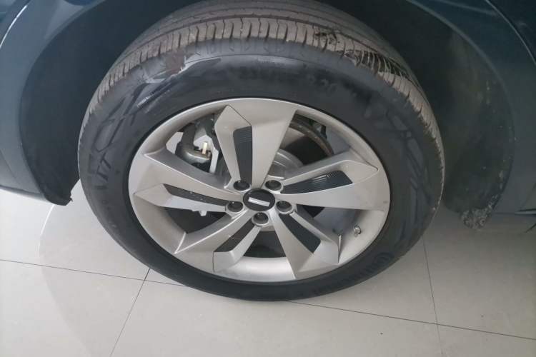 Used Wey Mocha New Energy 2024 Hi4 Four-Wheel Drive Long-Range Version Left Front Wheel Hub