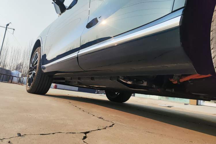 Used Wey Mocha New Energy 2024 Hi4 Four-Wheel Drive Long-Range Version Left Side Sill