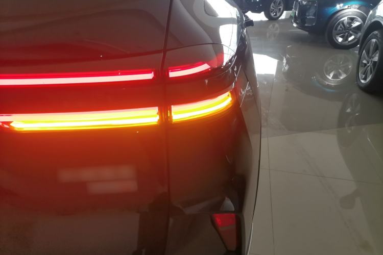 Used Wey Mocha New Energy 2024 Hi4 Four-Wheel Drive Long-Range Version Right Rear Taillight