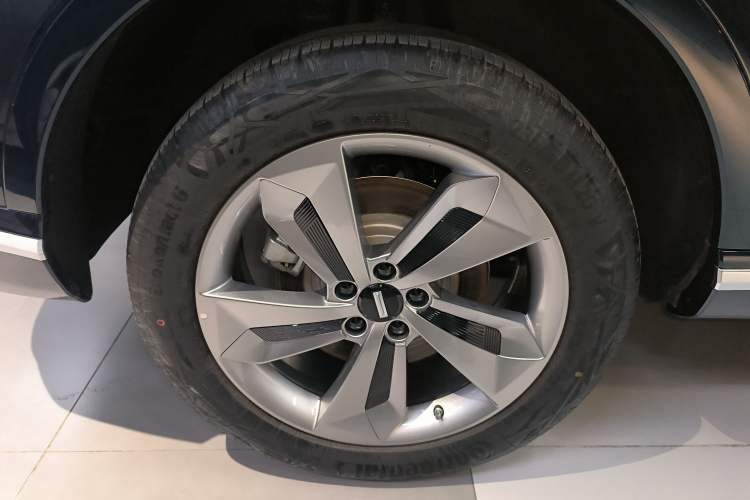 Used Wey Mocha New Energy 2024 Hi4 Four-Wheel Drive Long-Range Version Right Rear Wheel Hub