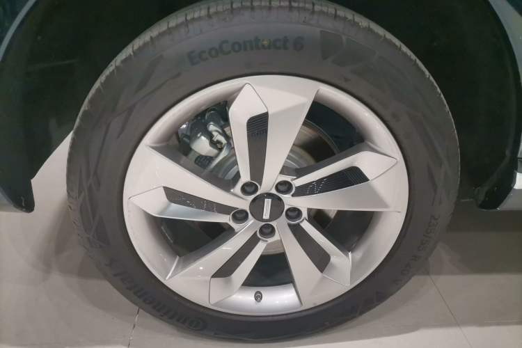 Used Wey Mocha New Energy 2024 Hi4 Four-Wheel Drive Long-Range Version Right Rear Wheel Hub