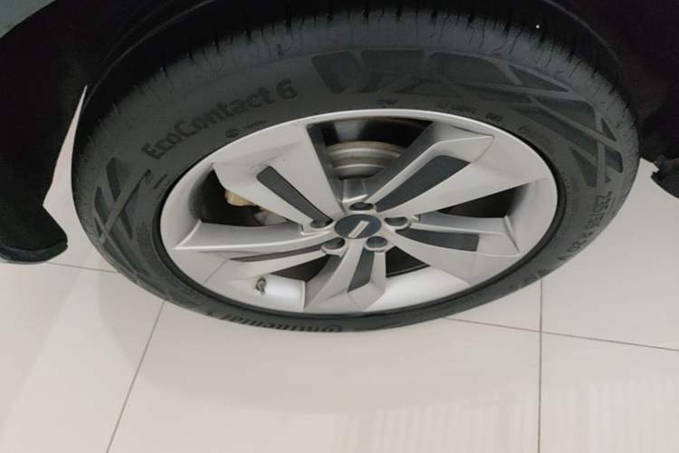 Used Wey Mocha New Energy 2024 Hi4 Four-Wheel Drive Long-Range Version Right Rear Wheel Hub
