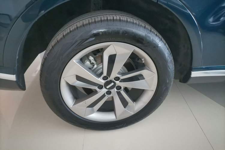 Used Wey Mocha New Energy 2024 Hi4 Four-Wheel Drive Long-Range Version Right Rear Wheel Hub