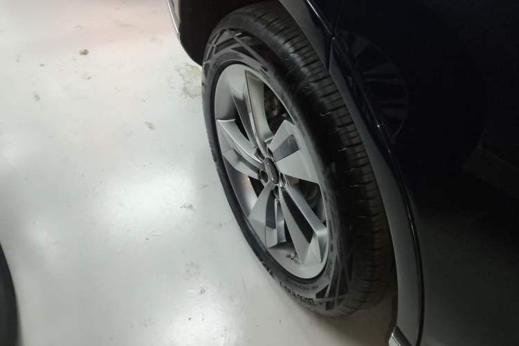 Used Wey Mocha New Energy 2024 Hi4 Four-Wheel Drive Long-Range Version Right Rear Wheel Hub